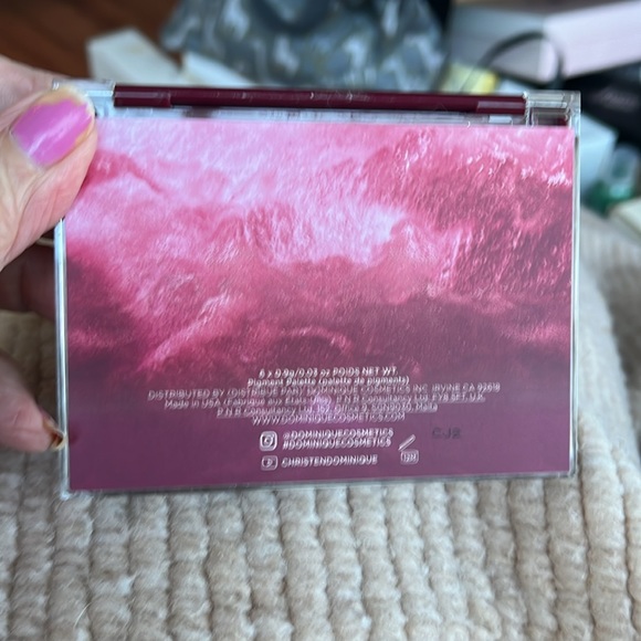 Dominique Unconditional Eye Shadow Palette. New In Box! - Picture 3 of 5